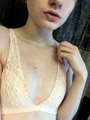 curvy teen nude selfie