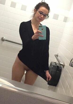 chubby teen nude selfie